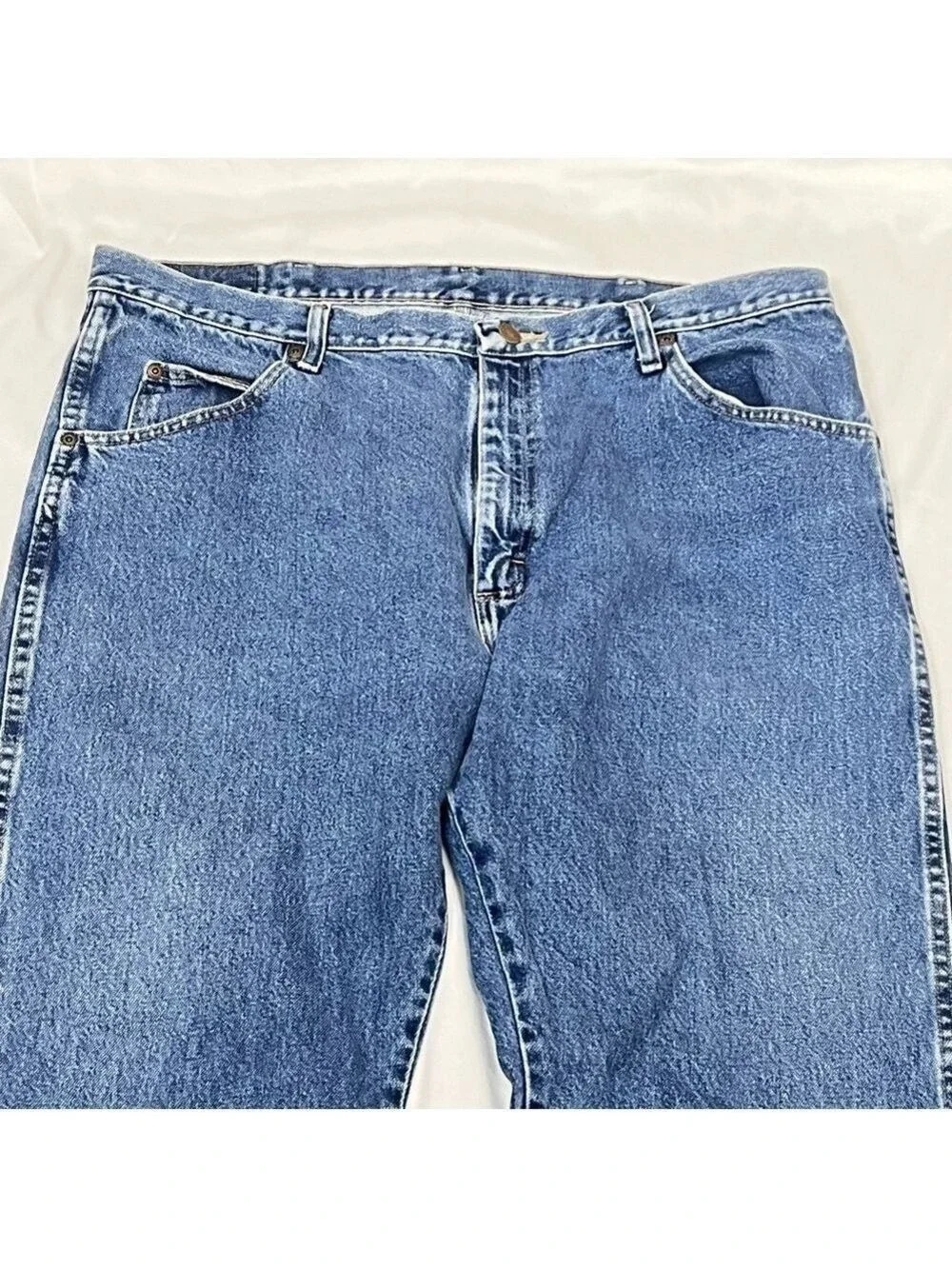 WRANGLER Men's Size 40x30 Regular Fit Straight Leg Denim Jeans